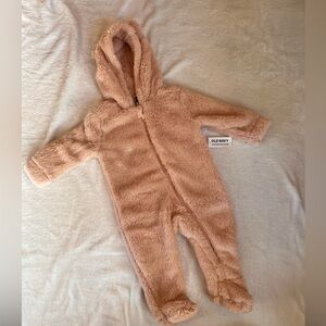 Old Navy pink fuzzy warm suit pram new! 6-12 month baby girl 
Warm hood